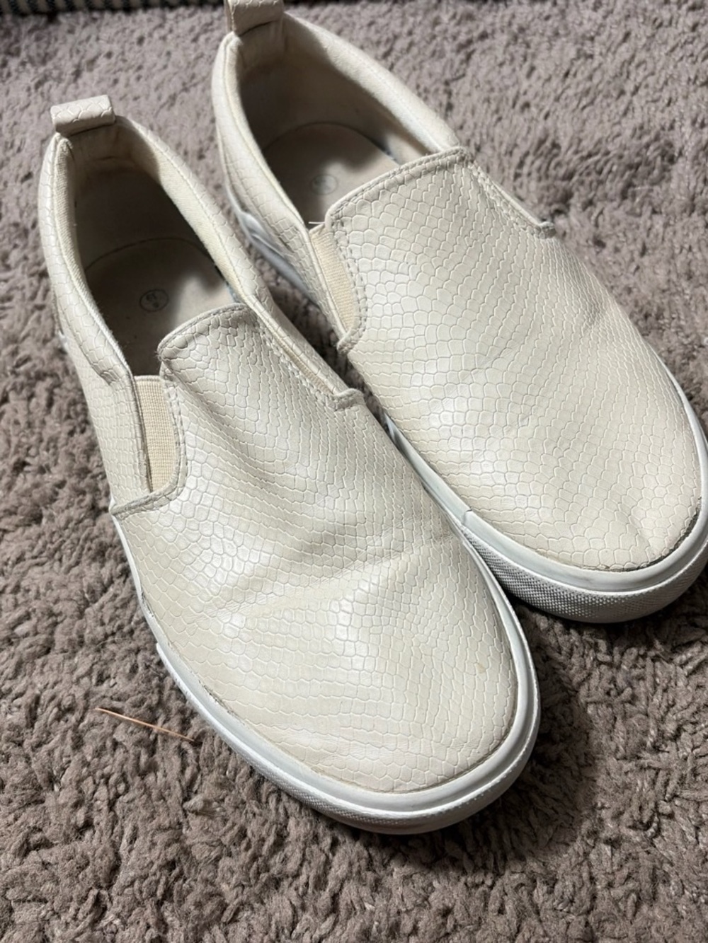 Women’sSlip-On Casual Sneakers in Cream